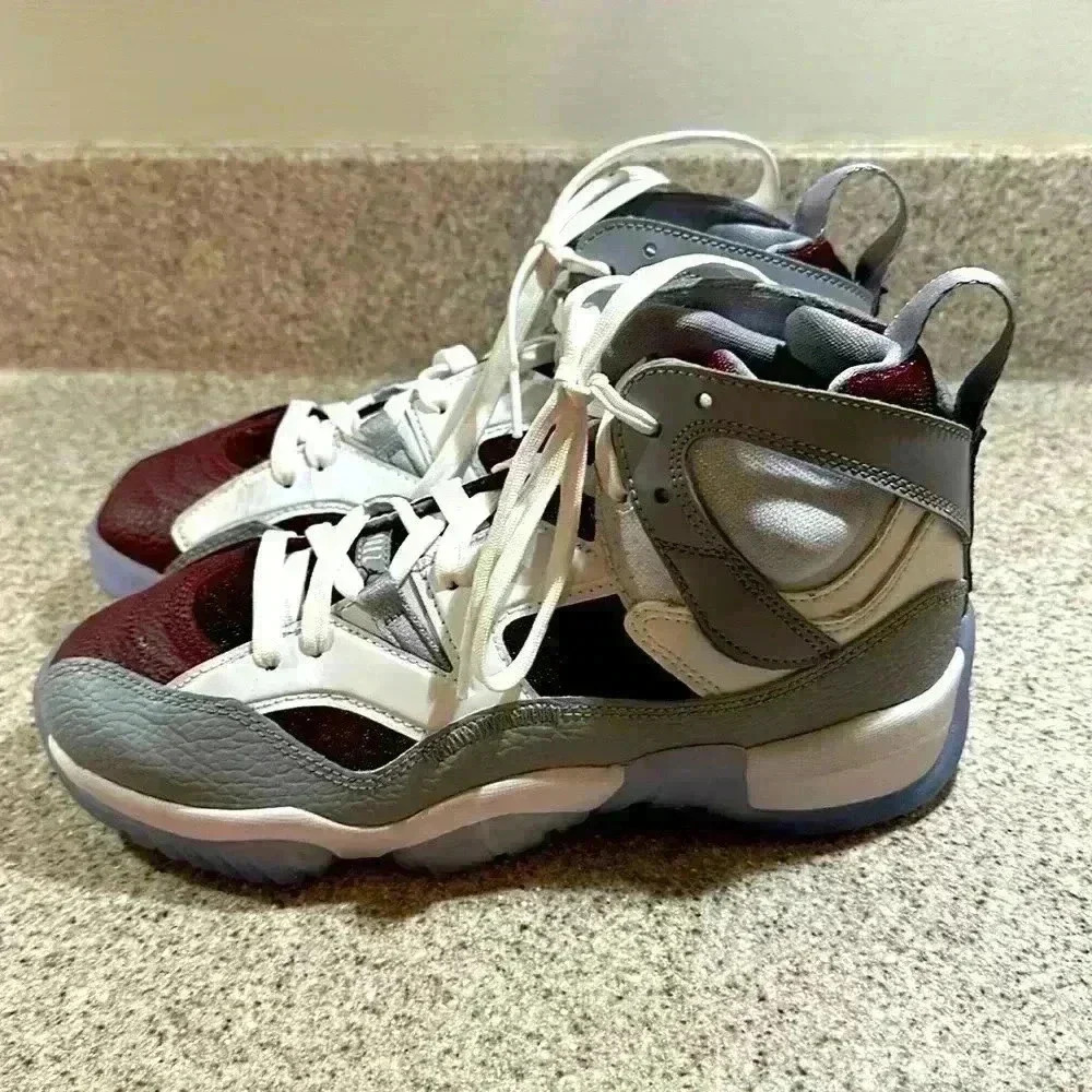Like New! Youth Nike Jumpman Two Trey - Size 5.5Y